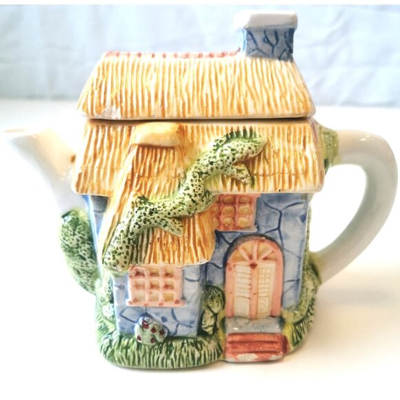 Vintage Cottage Tea Pot Ceramic - Picture 1 of 10